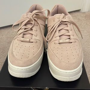 2018
Wmns Air Force 1 Sage Low 'Particle Beige'